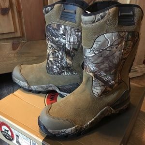 BNIB!!! Men’s Sz 12 Waterproof Boots